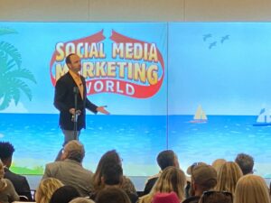 Joe Pulizzi speaking at Social Media Marketing World SMMW